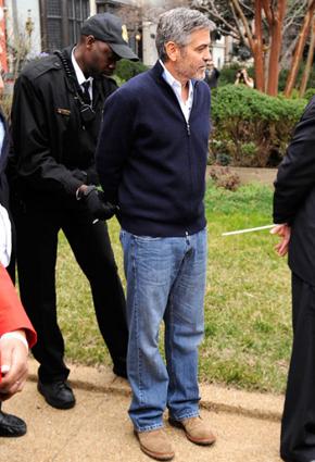 الإفراج عن جورج كلوني ووالده بعد اعتقالهما أمام السفارة السودانية في واشنطن